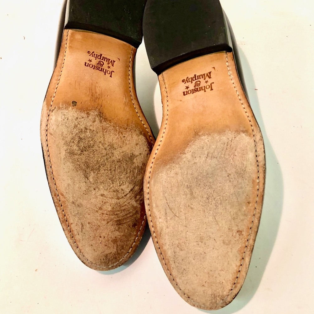 MEN’S JOHNSTON and MURPHY CLASSIC TASSEL SHOES. - Picture 5 of 10